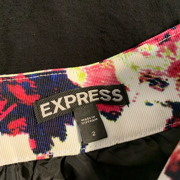 Express floral skirt - Picture 3 of 3